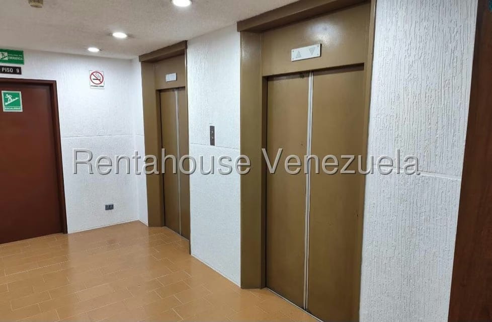 Comercial (Oficina) en Alquiler en Los Dos Caminos, Distrito Metropolitano - 4
