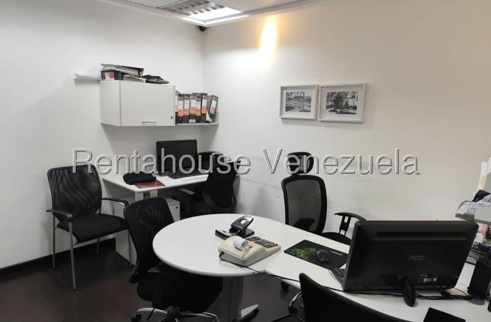 Comercial (Oficina) en Alquiler en Los Dos Caminos, Distrito Metropolitano - 8