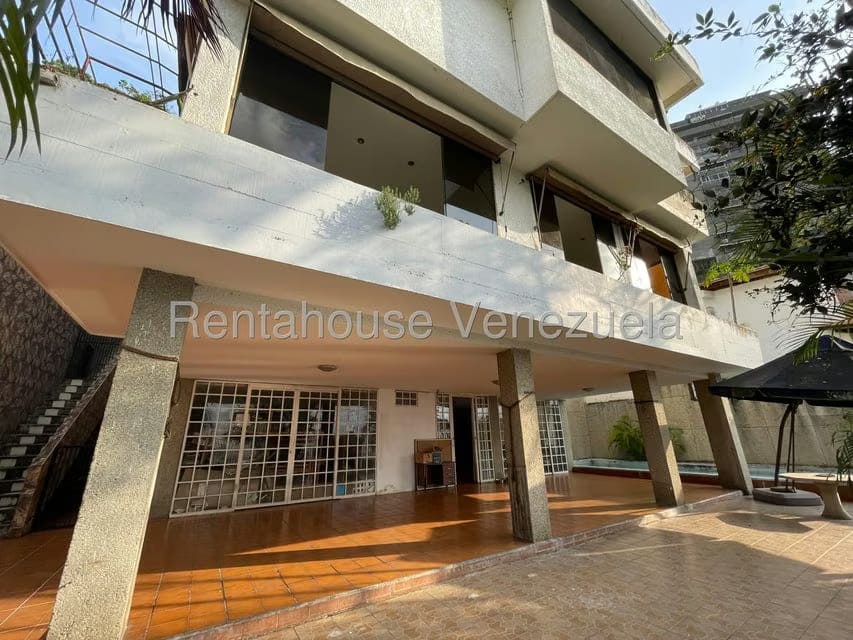 Casa (Multipes Niveles) en Venta en Colinas de Santa Monica, Distrito Metropolitano