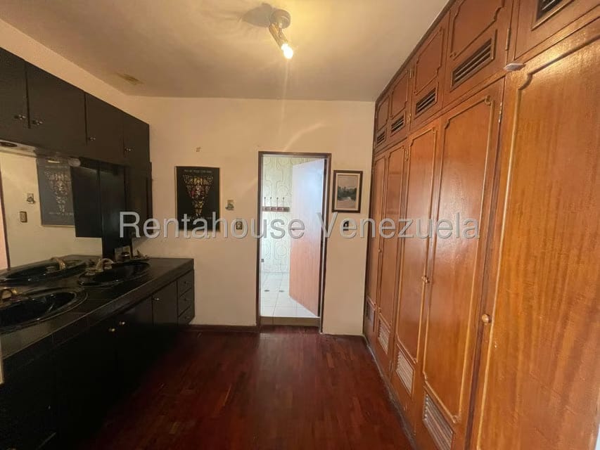 Casa (Multipes Niveles) en Venta en Colinas de Santa Monica, Distrito Metropolitano - 11