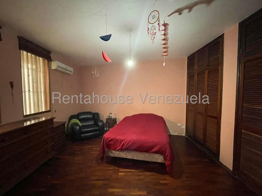Casa (Multipes Niveles) en Venta en Colinas de Santa Monica, Distrito Metropolitano - 14