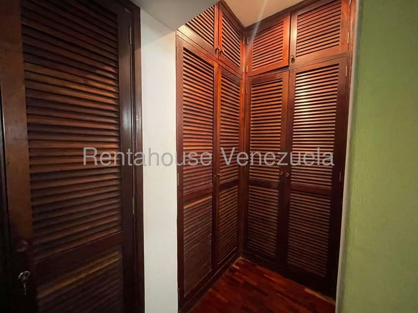 Casa (Multipes Niveles) en Venta en Colinas de Santa Monica, Distrito Metropolitano - 19