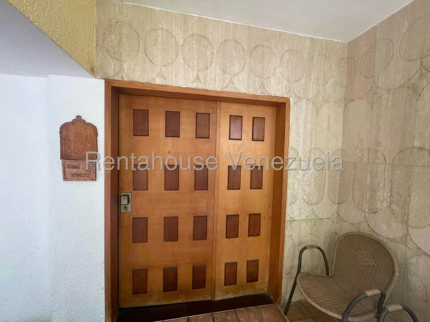 Casa (Multipes Niveles) en Venta en Colinas de Santa Monica, Distrito Metropolitano - 3