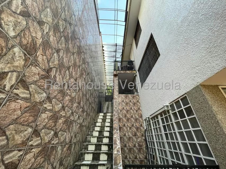 Casa (Multipes Niveles) en Venta en Colinas de Santa Monica, Distrito Metropolitano - 45