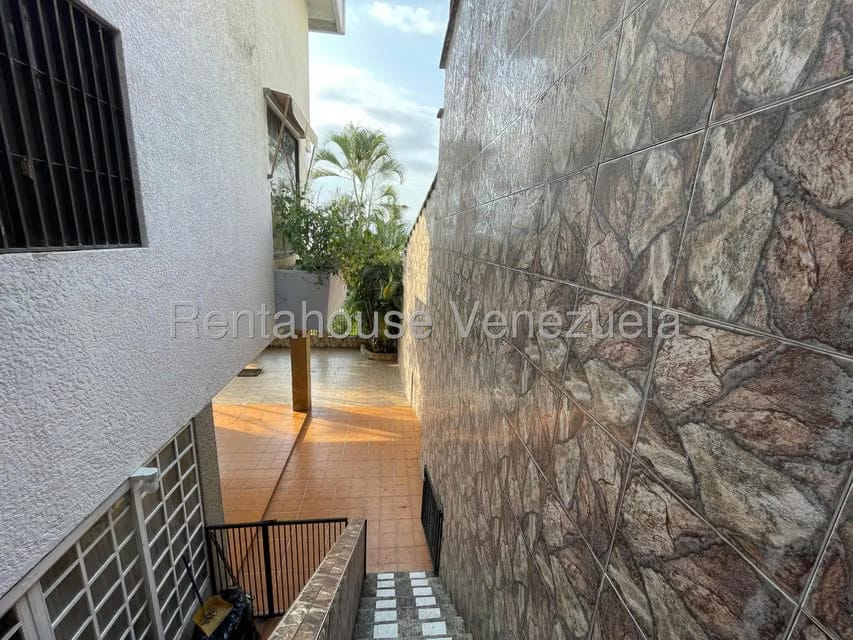 Casa (Multipes Niveles) en Venta en Colinas de Santa Monica, Distrito Metropolitano - 46