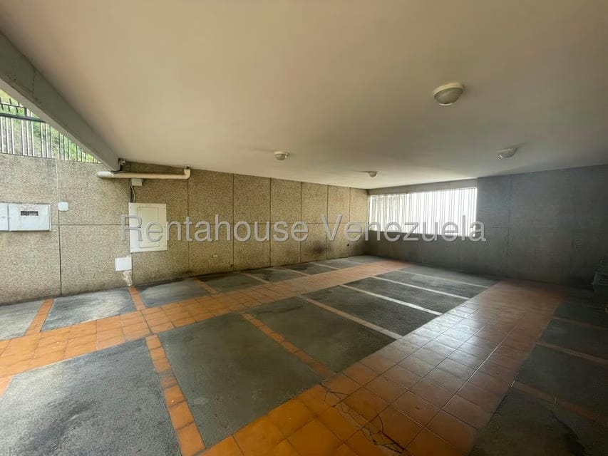 Casa (Multipes Niveles) en Venta en Colinas de Santa Monica, Distrito Metropolitano - 6
