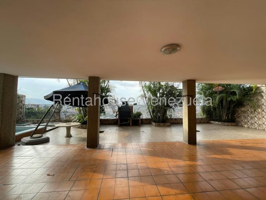 Casa (Multipes Niveles) en Venta en Colinas de Santa Monica, Distrito Metropolitano - 54