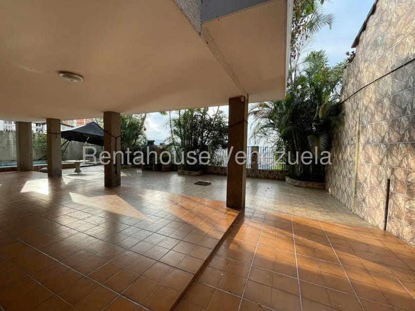 Casa (Multipes Niveles) en Venta en Colinas de Santa Monica, Distrito Metropolitano - 59