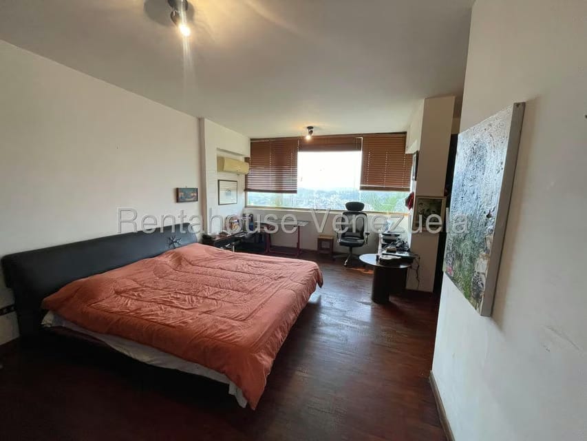 Casa (Multipes Niveles) en Venta en Colinas de Santa Monica, Distrito Metropolitano - 8