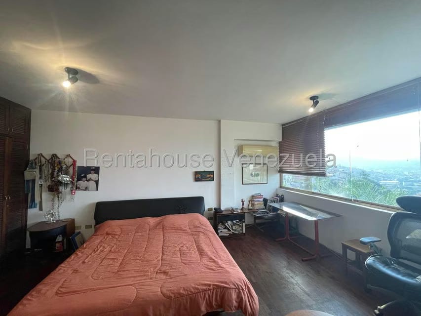 Casa (Multipes Niveles) en Venta en Colinas de Santa Monica, Distrito Metropolitano - 9