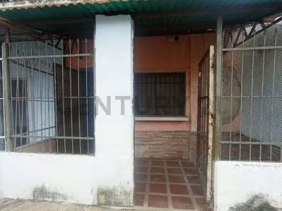 SE VENDE Casa comercial Barrio central ,calle silva - 2