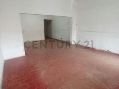 SE VENDE Casa comercial Barrio central ,calle silva - 4