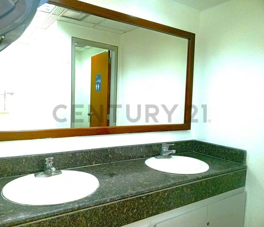 ¡Oportunidad de Inversión Única! Local Comercial en Alquiler en La Casona II - 20