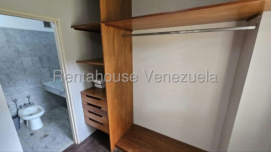 Apartamento (1 Nivel) en Alquiler en Campo Alegre, Distrito Metropolitano - 16