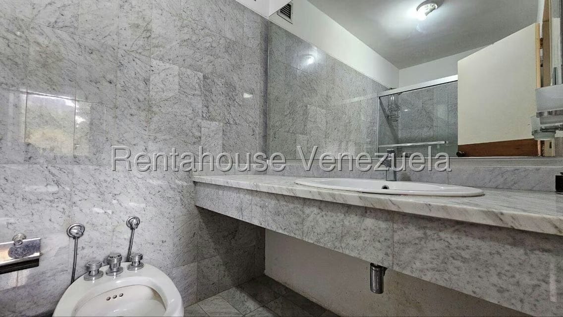 Apartamento (1 Nivel) en Alquiler en Campo Alegre, Distrito Metropolitano - 18