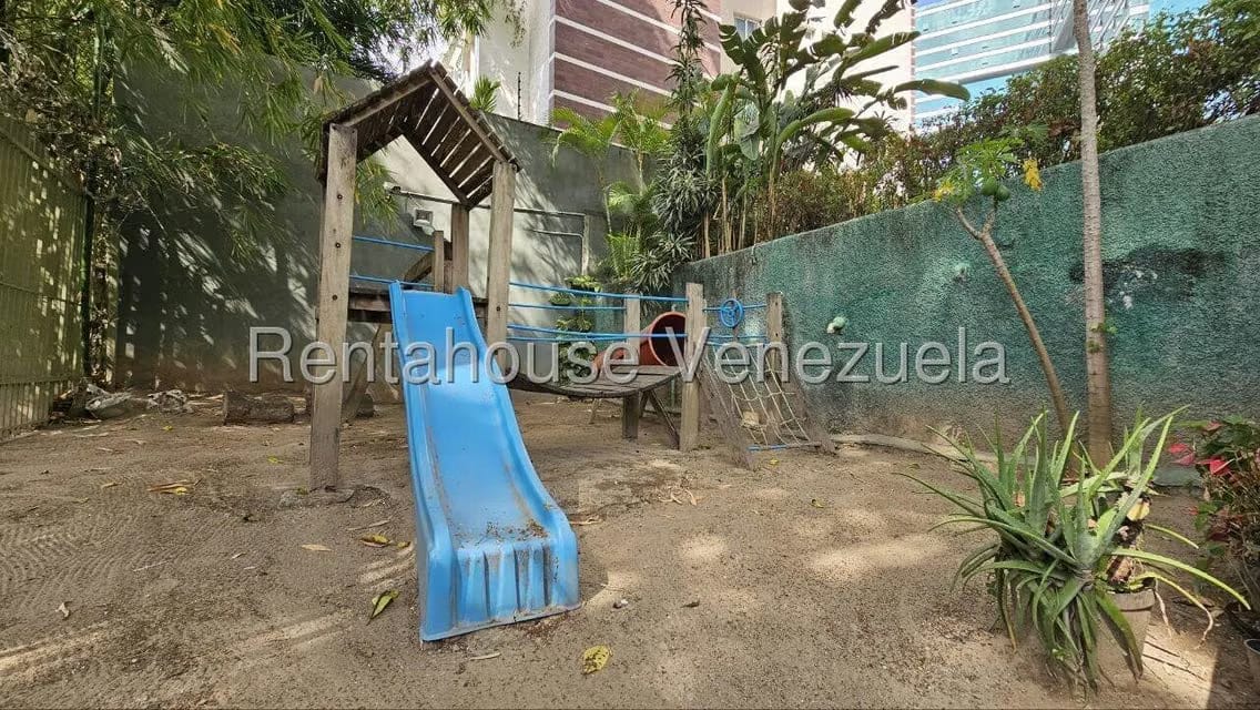 Apartamento (1 Nivel) en Alquiler en Campo Alegre, Distrito Metropolitano - 25