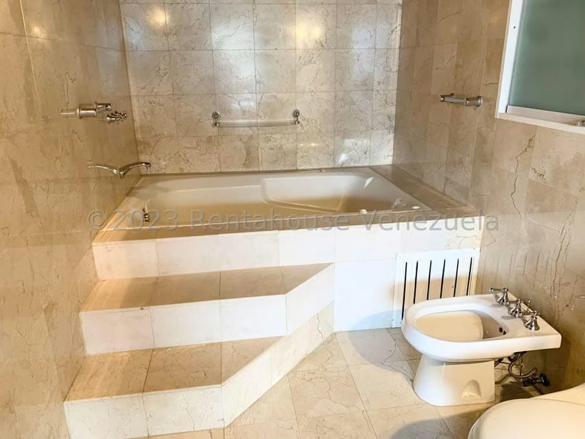 Apartamento (1 Nivel) en Alquiler en Chulavista, Distrito Metropolitano - 9