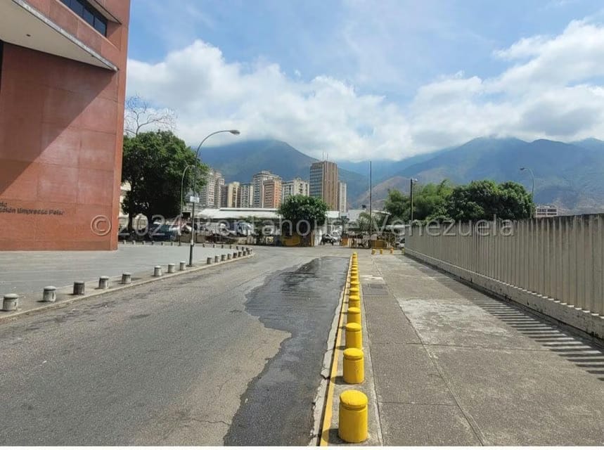 Terreno (Industrial) en Venta en Los Cortijos de Lourdes, Distrito Metropolitano - 2