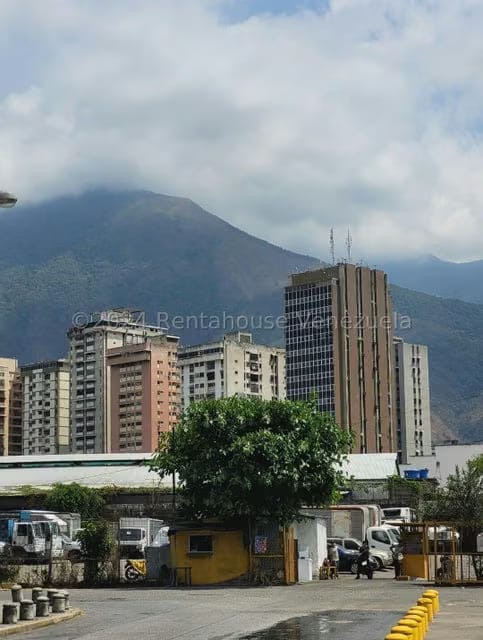 Terreno (Industrial) en Venta en Los Cortijos de Lourdes, Distrito Metropolitano - 11