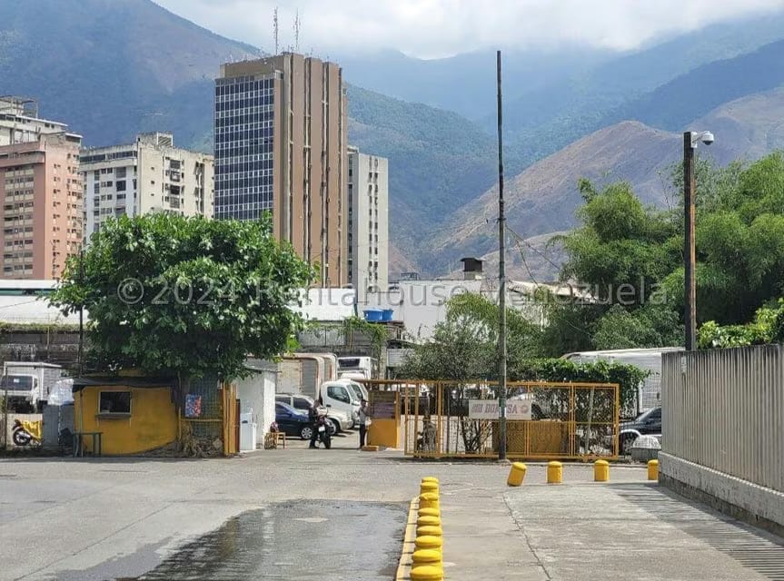 Terreno (Industrial) en Venta en Los Cortijos de Lourdes, Distrito Metropolitano - 14