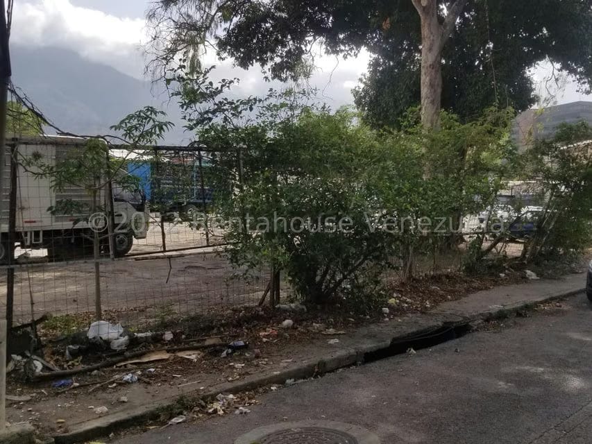 Terreno (Industrial) en Venta en Los Cortijos de Lourdes, Distrito Metropolitano - 6