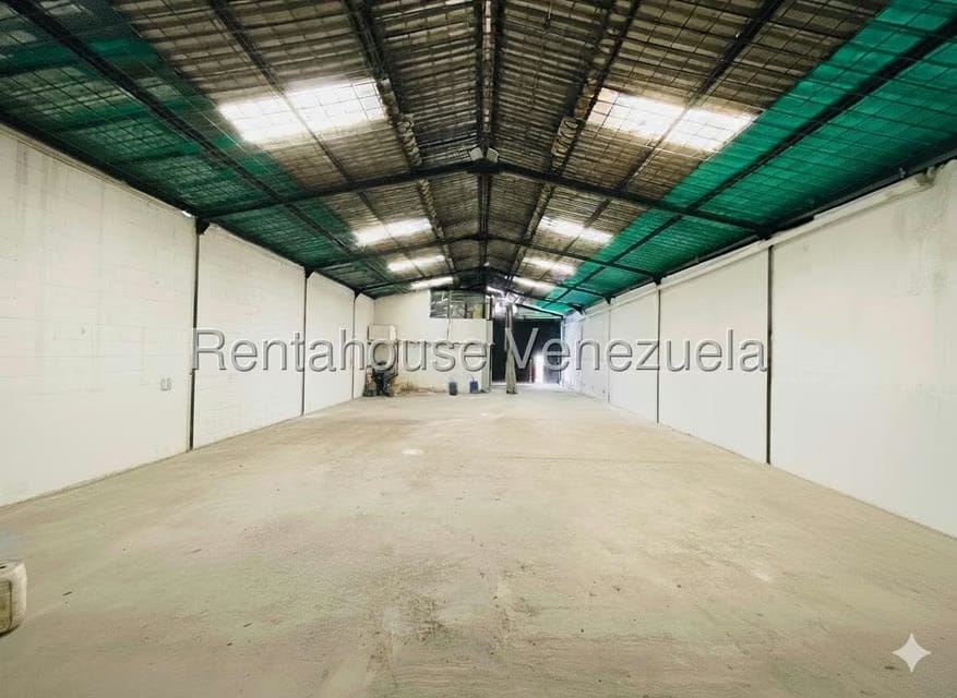 Comercial (Galpon - Deposito) en Venta en Centro, Aragua - 3