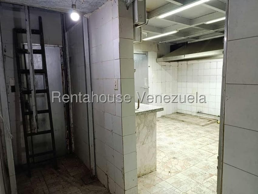 Comercial (Local Comercial) en Alquiler en Parroquia Santa Teresa, Distrito Metropolitano - 3