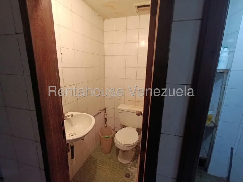 Comercial (Local Comercial) en Alquiler en Parroquia Santa Teresa, Distrito Metropolitano - 9