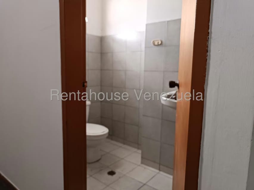 Comercial (Local Comercial) en Alquiler en Club Hipico, Miranda - 4