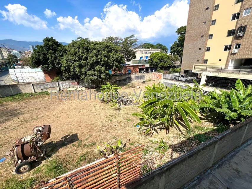 Terreno (Comercial) en Venta en El Paraiso, Distrito Metropolitano - 13