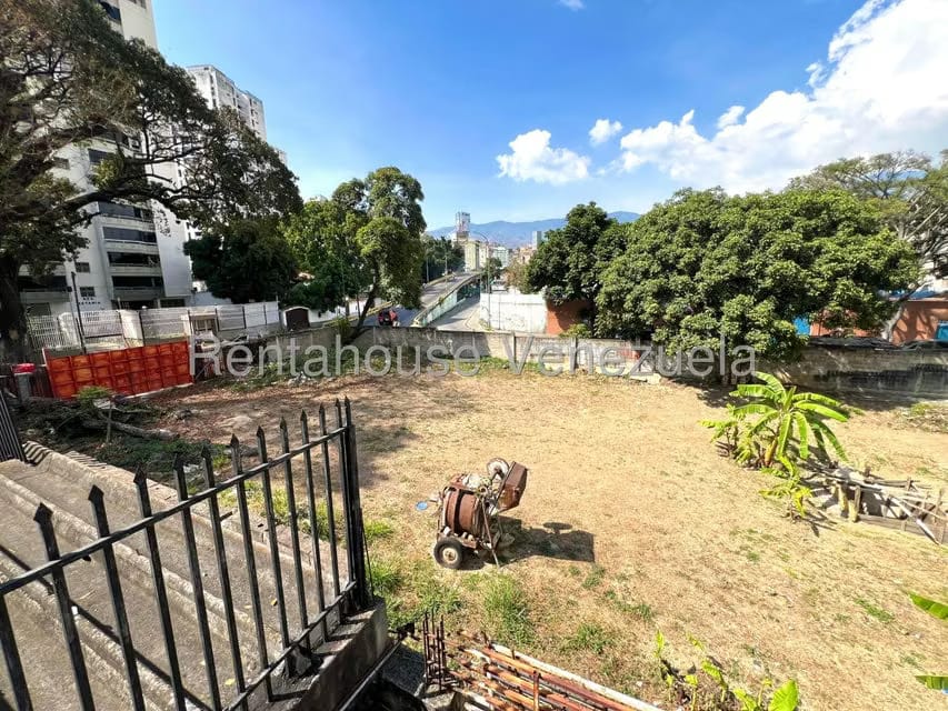 Terreno (Comercial) en Venta en El Paraiso, Distrito Metropolitano - 5