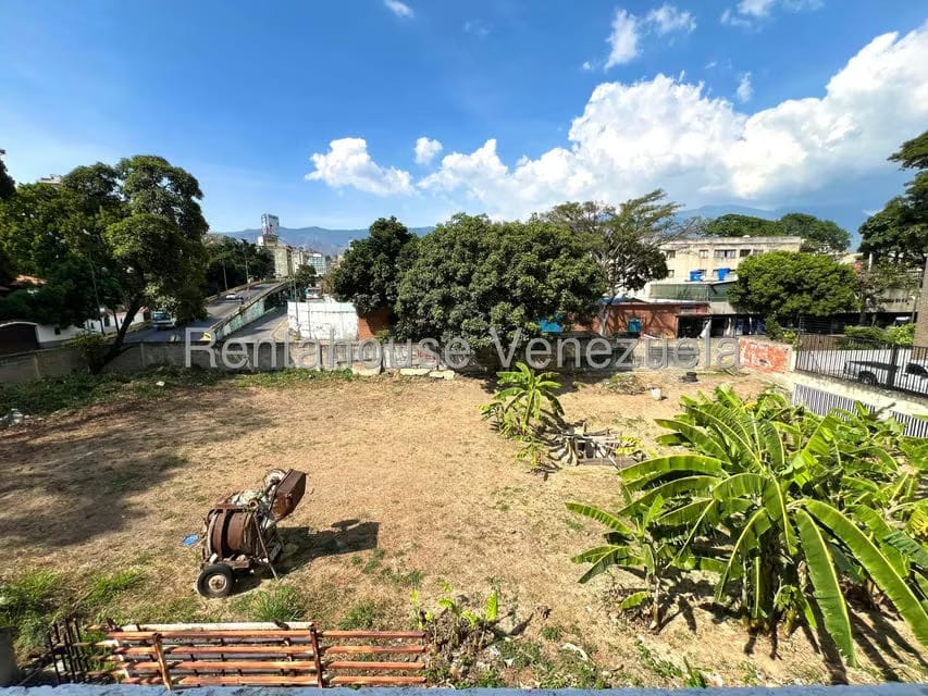 Terreno (Comercial) en Venta en El Paraiso, Distrito Metropolitano - 10