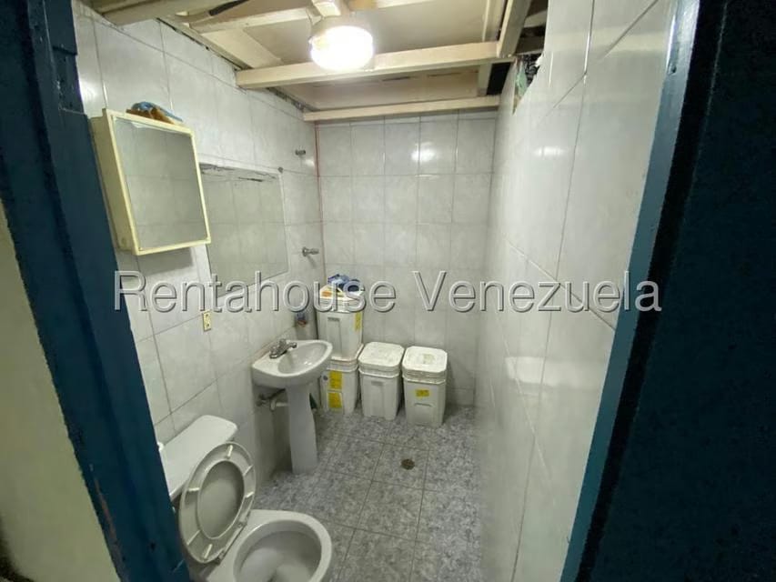 Comercial (Local Comercial) en Venta en Parroquia Catedral, Distrito Metropolitano - 16