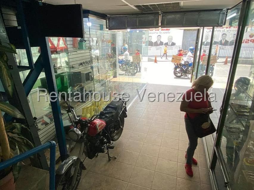 Comercial (Local Comercial) en Venta en Parroquia Catedral, Distrito Metropolitano - 3