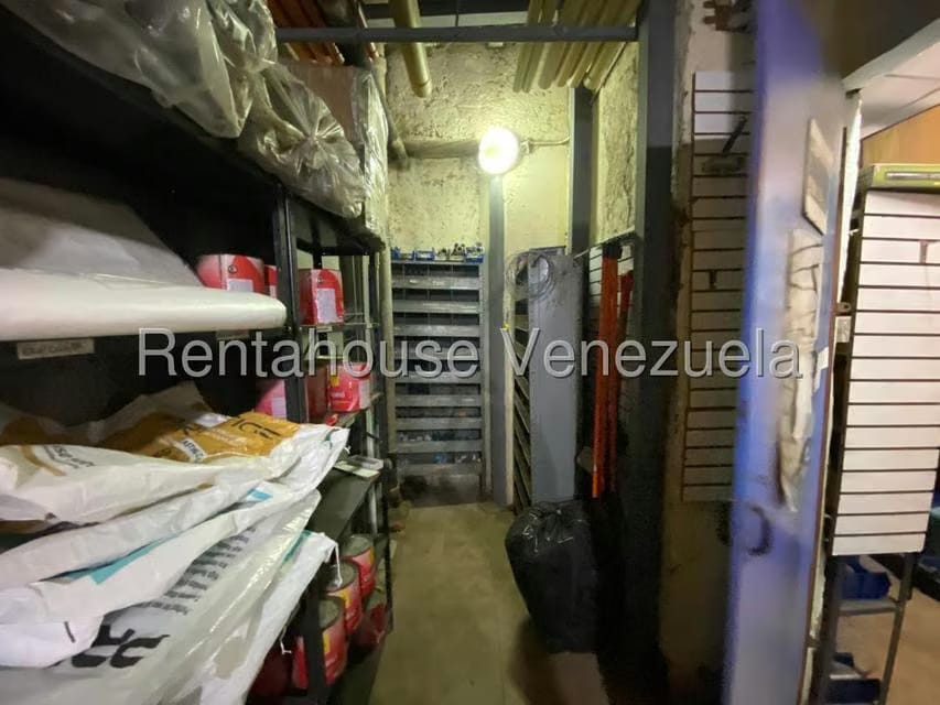 Comercial (Local Comercial) en Venta en Parroquia Catedral, Distrito Metropolitano - 32