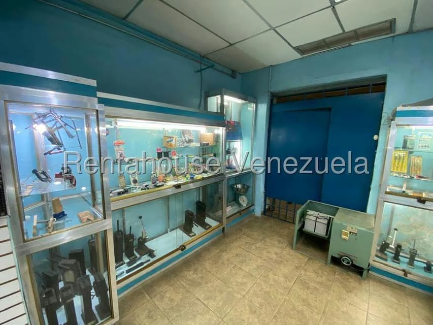 Comercial (Local Comercial) en Venta en Parroquia Catedral, Distrito Metropolitano - 9