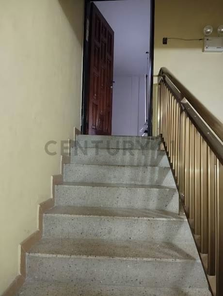 Amplio local a remodelar a sus necesidades - 3