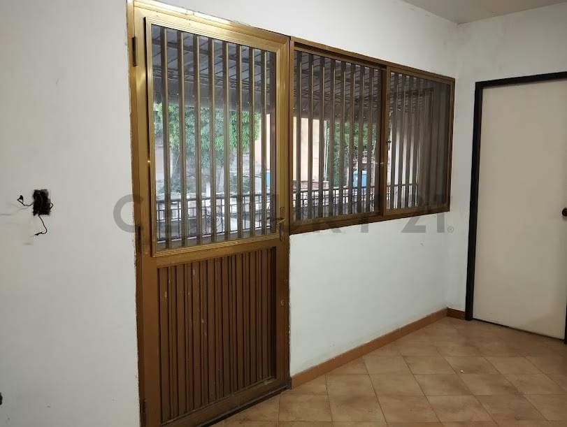 Amplio local a remodelar a sus necesidades - 9