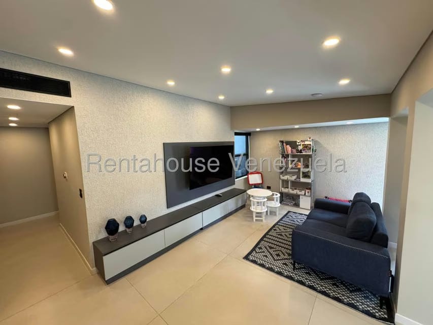 Casa (Multipes Niveles) en Venta en Lomas de La Lagunita, Distrito Metropolitano - 2