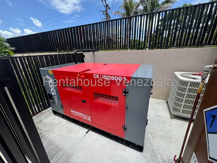 Casa (Multipes Niveles) en Venta en Lomas de La Lagunita, Distrito Metropolitano - 102