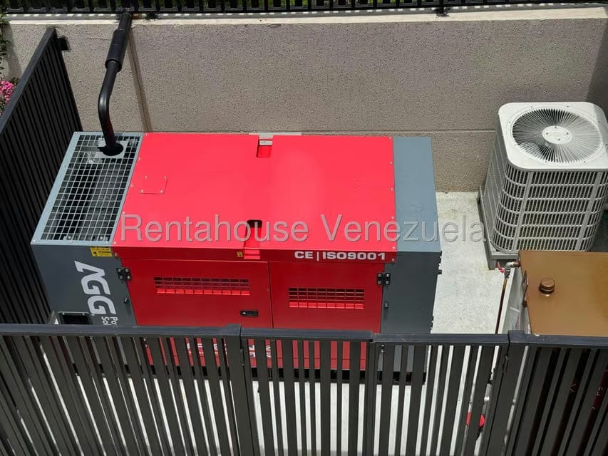 Casa (Multipes Niveles) en Venta en Lomas de La Lagunita, Distrito Metropolitano - 105