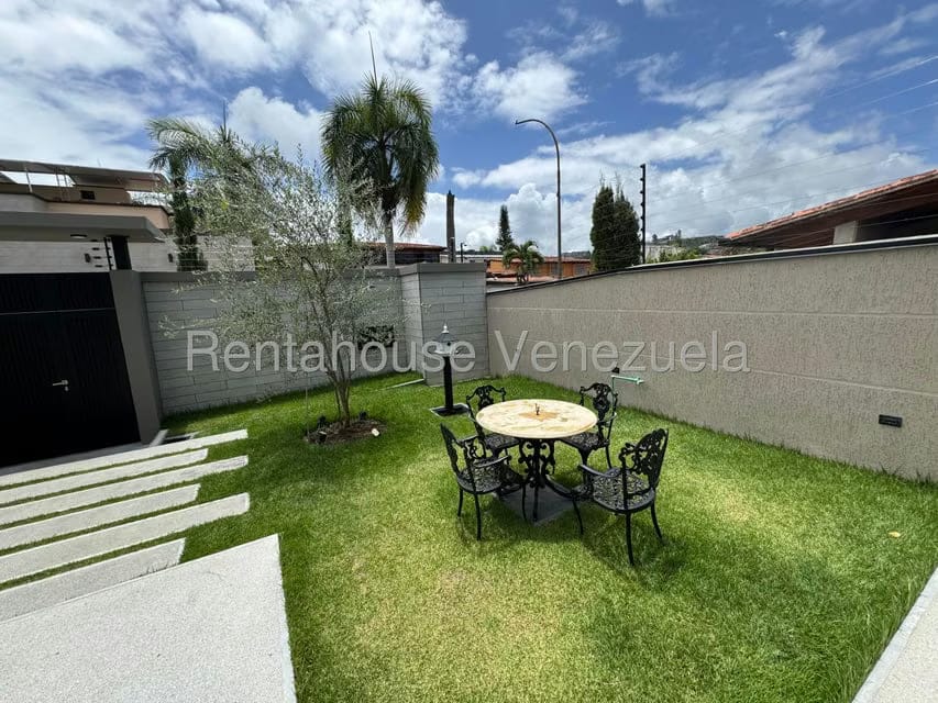 Casa (Multipes Niveles) en Venta en Lomas de La Lagunita, Distrito Metropolitano - 109