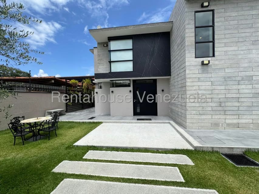 Casa (Multipes Niveles) en Venta en Lomas de La Lagunita, Distrito Metropolitano - 111