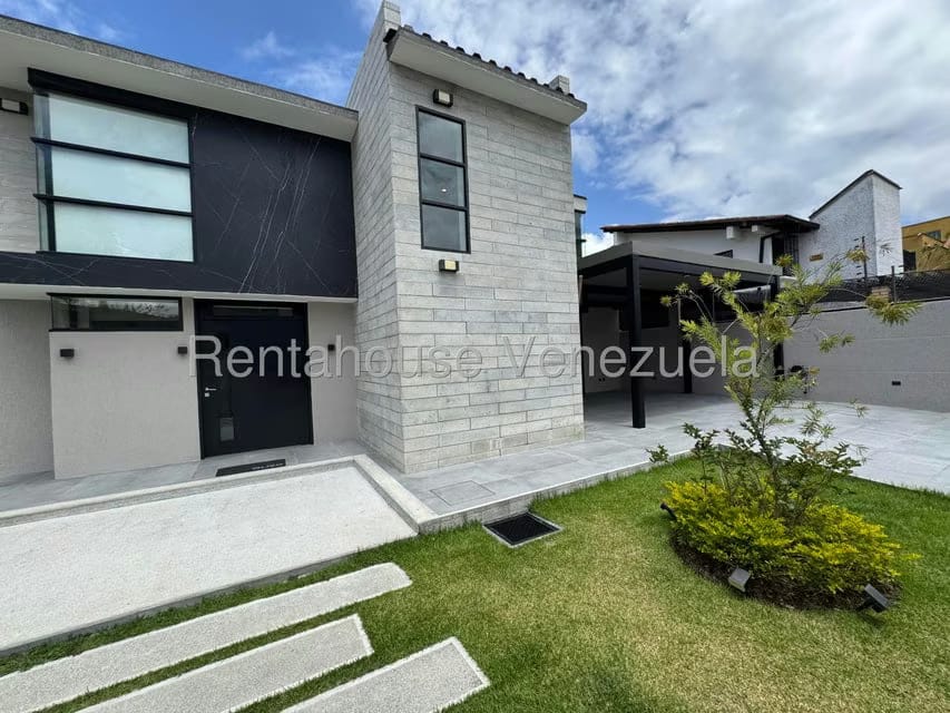 Casa (Multipes Niveles) en Venta en Lomas de La Lagunita, Distrito Metropolitano - 112
