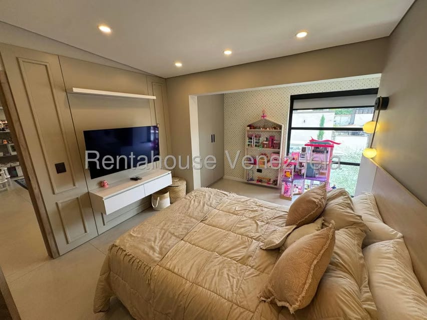 Casa (Multipes Niveles) en Venta en Lomas de La Lagunita, Distrito Metropolitano - 13