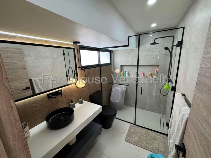 Casa (Multipes Niveles) en Venta en Lomas de La Lagunita, Distrito Metropolitano - 14