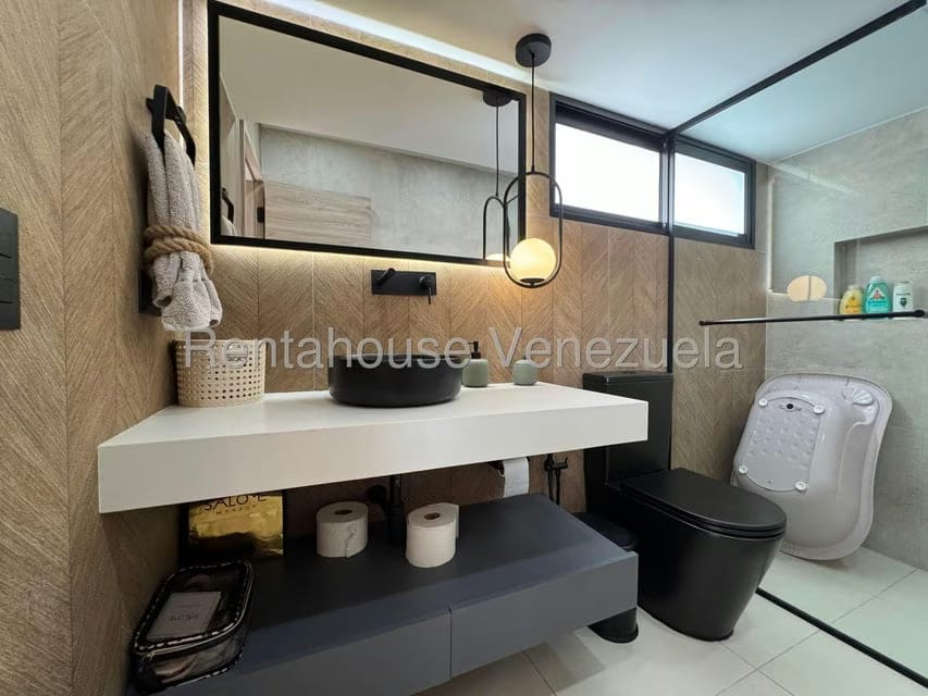 Casa (Multipes Niveles) en Venta en Lomas de La Lagunita, Distrito Metropolitano - 15