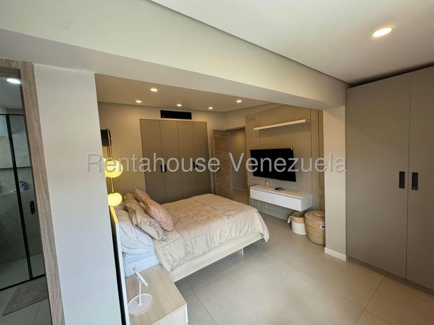 Casa (Multipes Niveles) en Venta en Lomas de La Lagunita, Distrito Metropolitano - 16