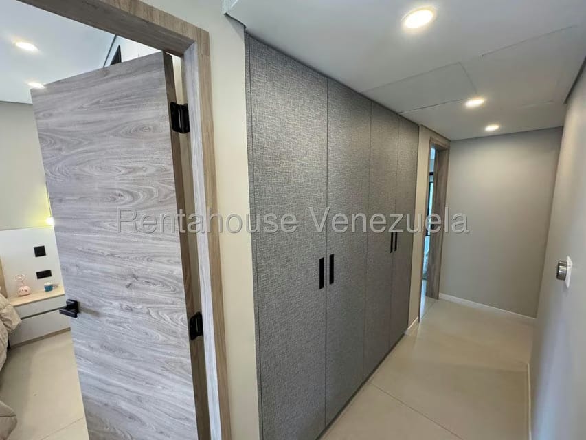 Casa (Multipes Niveles) en Venta en Lomas de La Lagunita, Distrito Metropolitano - 17