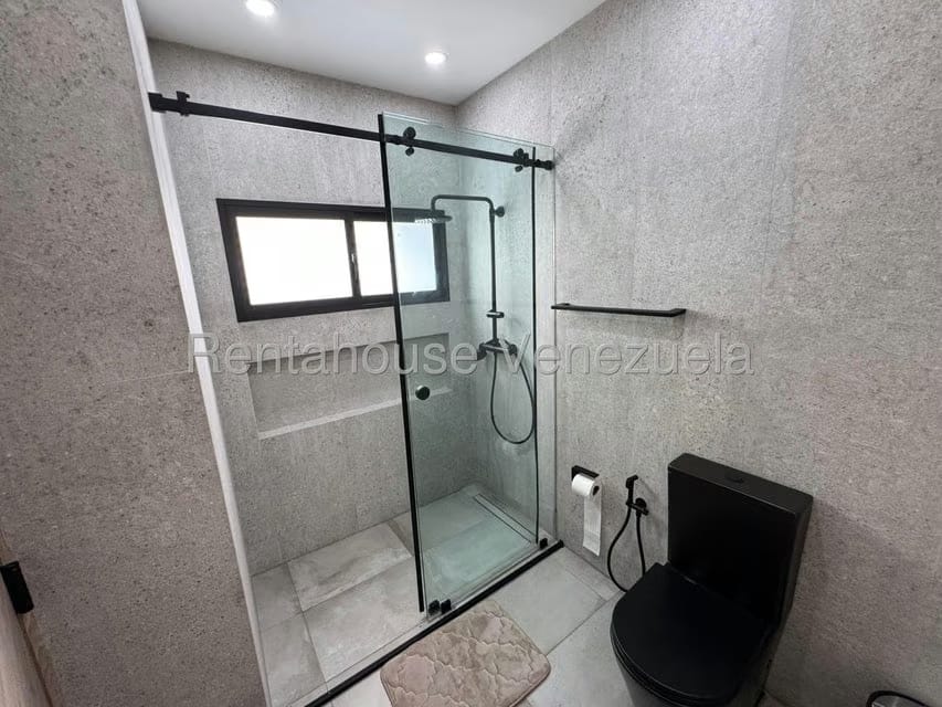 Casa (Multipes Niveles) en Venta en Lomas de La Lagunita, Distrito Metropolitano - 20